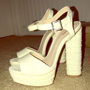 White SCHUTZ platform heels👠